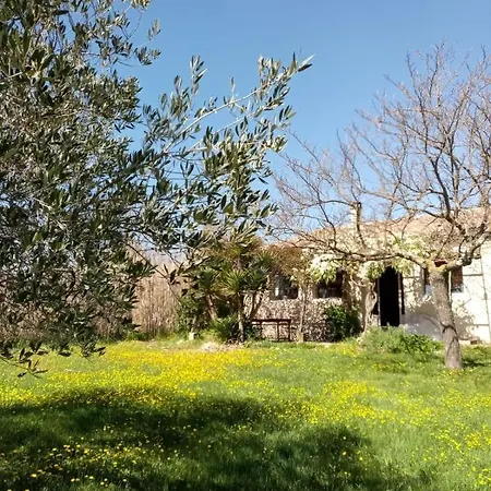 Hébergement de vacances Maison Calme, 4ch/7pers, Avec Piscine à Débordement Lussan (Gard)