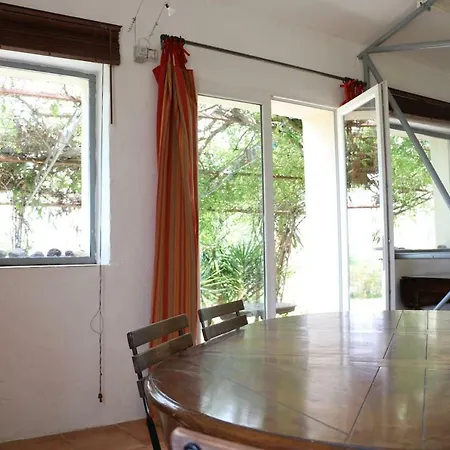 Hébergement de vacances Maison Calme, 4ch/7pers, Avec Piscine à Débordement Lussan (Gard)