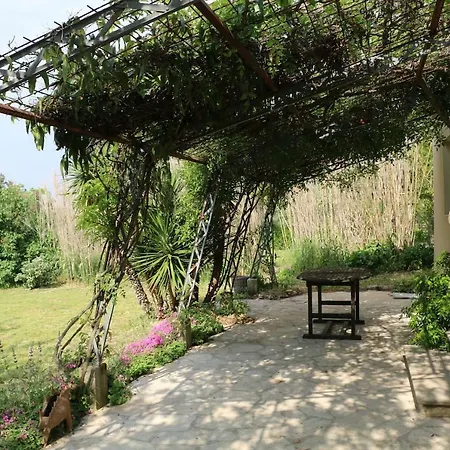 Hébergement de vacances Maison Calme, 4ch/7pers, Avec Piscine à Débordement Lussan (Gard)